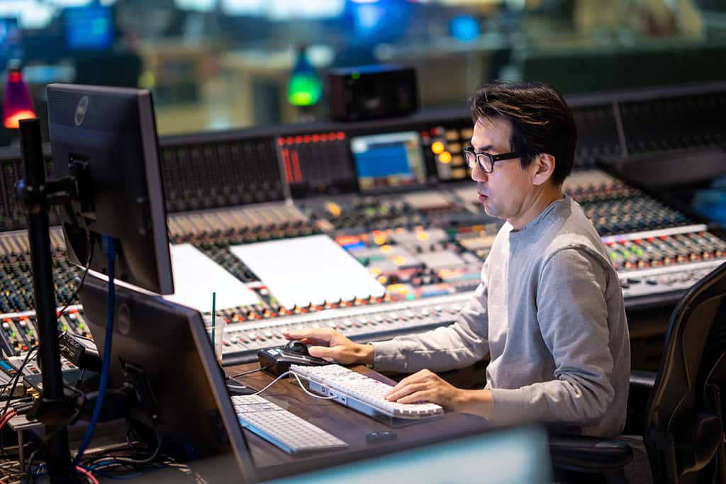 01---Shinnosuke-Miyazawa-pichi Shinnosuke Miyazawa in the studio.