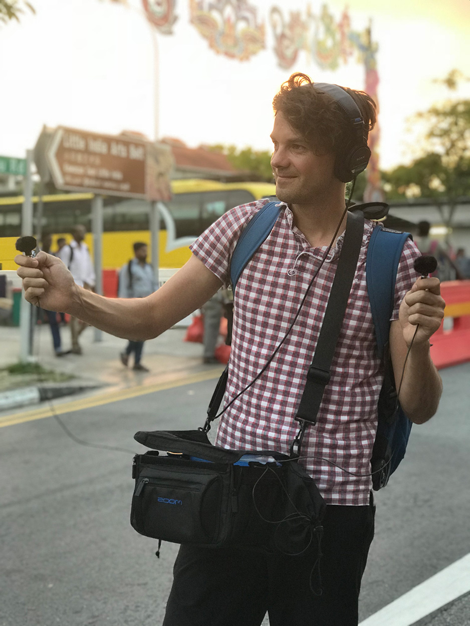 15-Marcel-holding-LOM-Usi-Pro-mics-IMG_9625