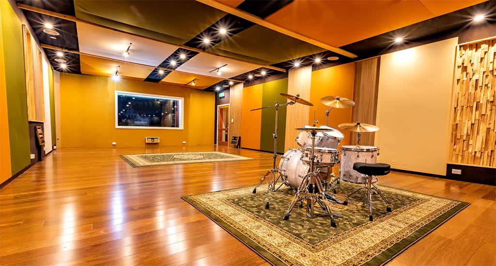 6.Studio-2-side-view-drums-pichi