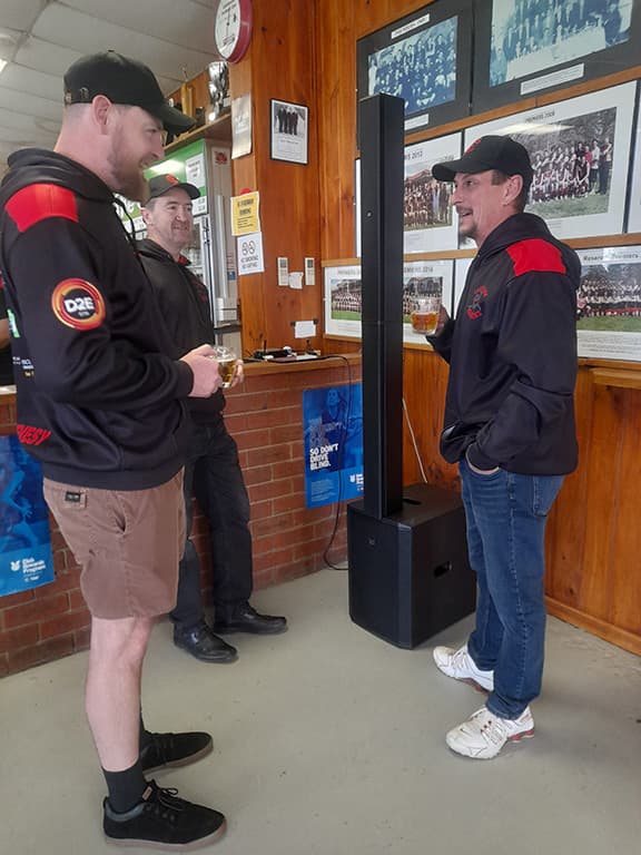 LD-MAUI-blokes-at-the-footy-club-pichi